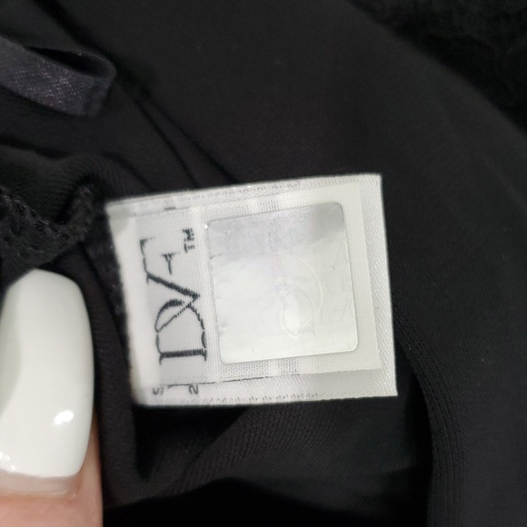 Diane Von Furstenberg Tillie Black Romper Lace Slinky Material Wrap Pockets SZ 8 - Picture 10 of 12